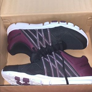 Women’s Reebok tennis shoes